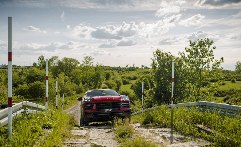 Event-Image for 'Porsche Pilot Offroad Special: Family & Friends'