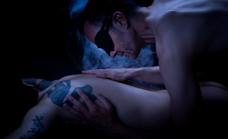 Playful Touch IN DARKNESS - Massageaustausch unter M&auml;nnern Tickets
