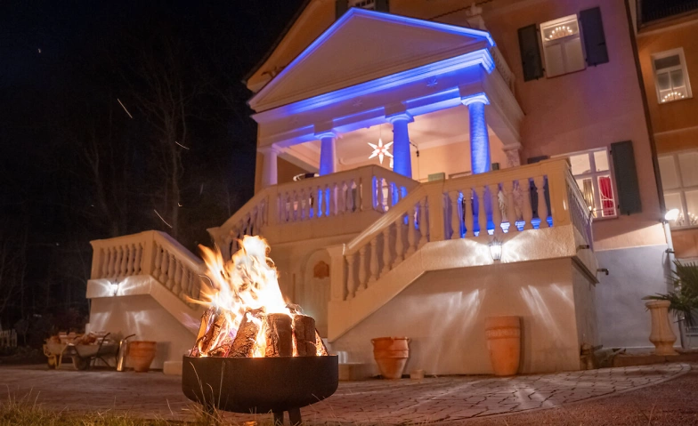 Event-Image for 'Magie & Men&uuml;  Weihnachts-Dinner-Show & Lagerfeuer'