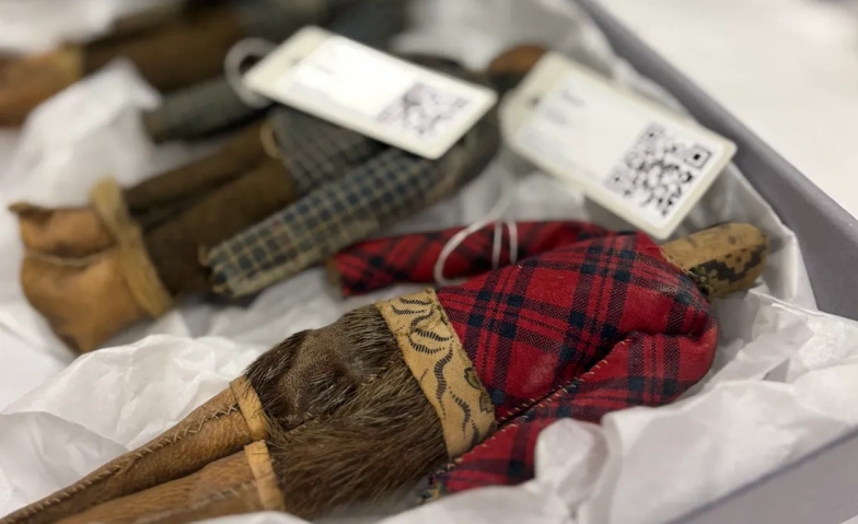 Depotführung in der Ethnografischen Sammlung Billets