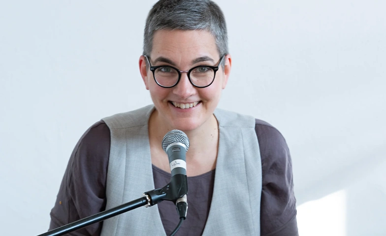 Event-Image for 'Lieblingslieder-Singen in KapelleDREI mit Mica Schrader'