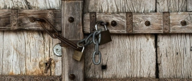 Event-Image for 'HINTER VERSCHLOSSENEN TÜREN'