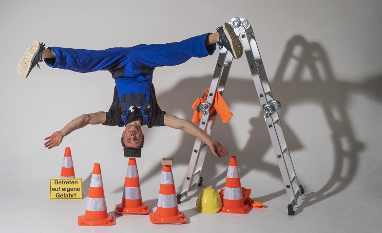 &ldquo;Die Baustelle steht Kopf&rdquo; &ndash; Akrobatik-Zirkus-Familien Show Tickets
