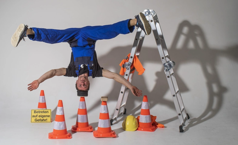 &ldquo;Die Baustelle steht Kopf&rdquo; &ndash; Akrobatik-Zirkus-Familien Show Tickets