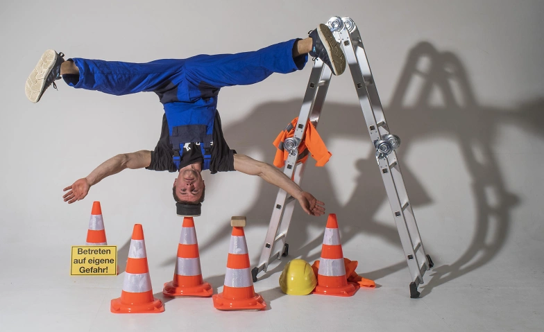 &ldquo;Die Baustelle steht Kopf&rdquo; &ndash; Akrobatik-Zirkus-Familien Show Tickets