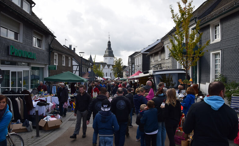 Event-Image for 'Prüllenmarkt (Antik-, Flohmarkt) in Nümbrecht im Ortskern'