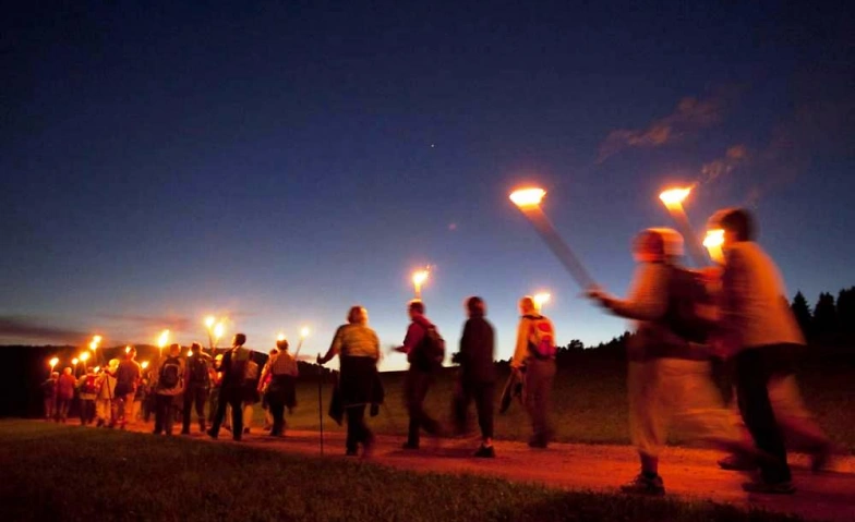 Fackel-Gl&uuml;hwein-Wanderung in Wiesbaden 65199 Wiesbaden, Frauensteiner Stra&szlig;e 117, Parkplatz am Restaurant Forsthaus Rheinblick, Frauensteiner Stra&szlig;e 117, 65199 Wiesbaden Billets
