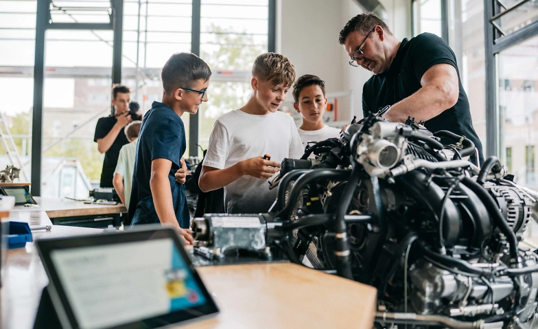 Event-Image for 'Porsche Erlebniswerkstatt: Grundfertigkeiten im Automobilbau'