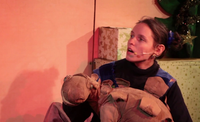 Event-Image for 'Frau Schaum und ein Dinosaurier unterm Weihnachtsbaum'