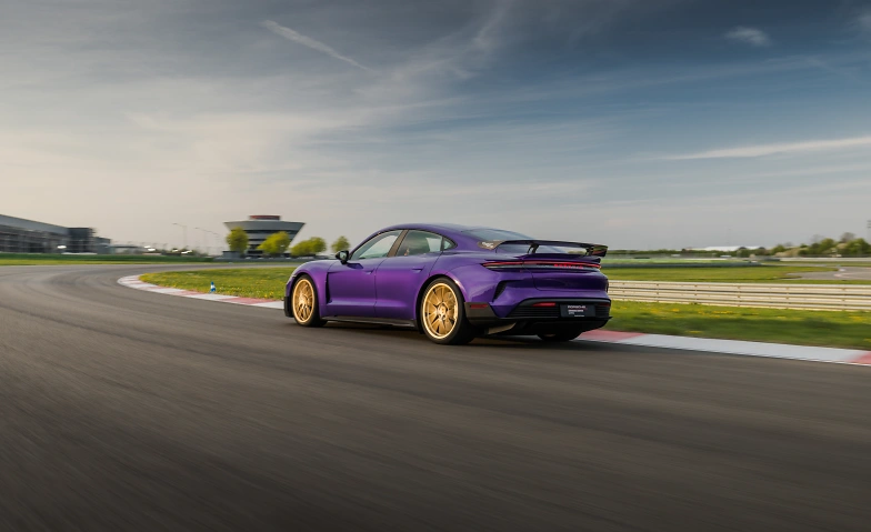 Porsche Fahrerlebnis: Co-Pilot Taycan Tickets