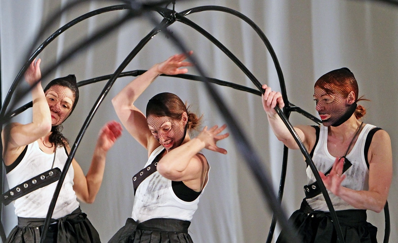 Event-Image for 'richtigfalsch - Tanzbilder einer wirren Welt'