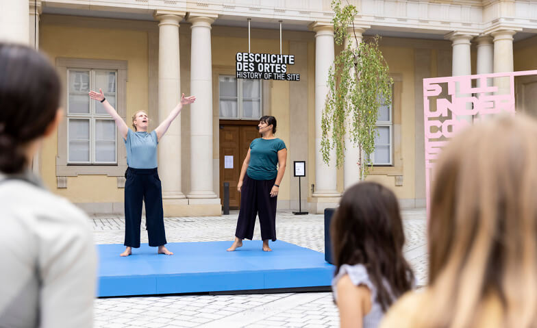 Event-Image for 'Geschichtentheater. Mit fremden Federn schmücken'