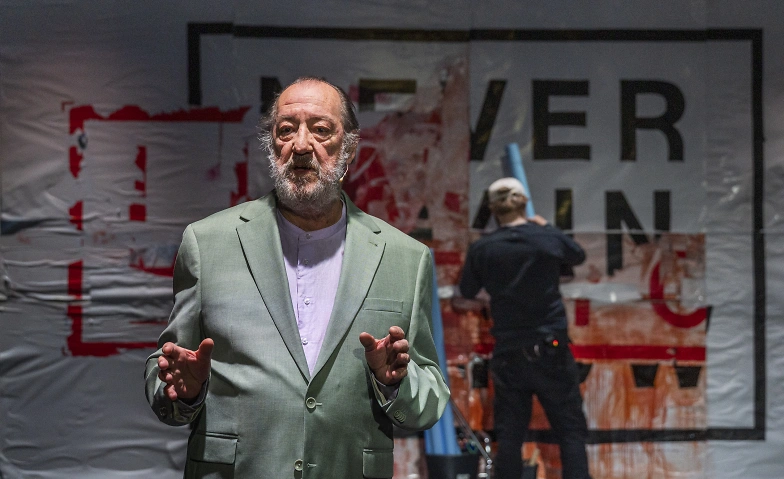 Event-Image for 'Julian Hetzel: Three Times Left is Right'